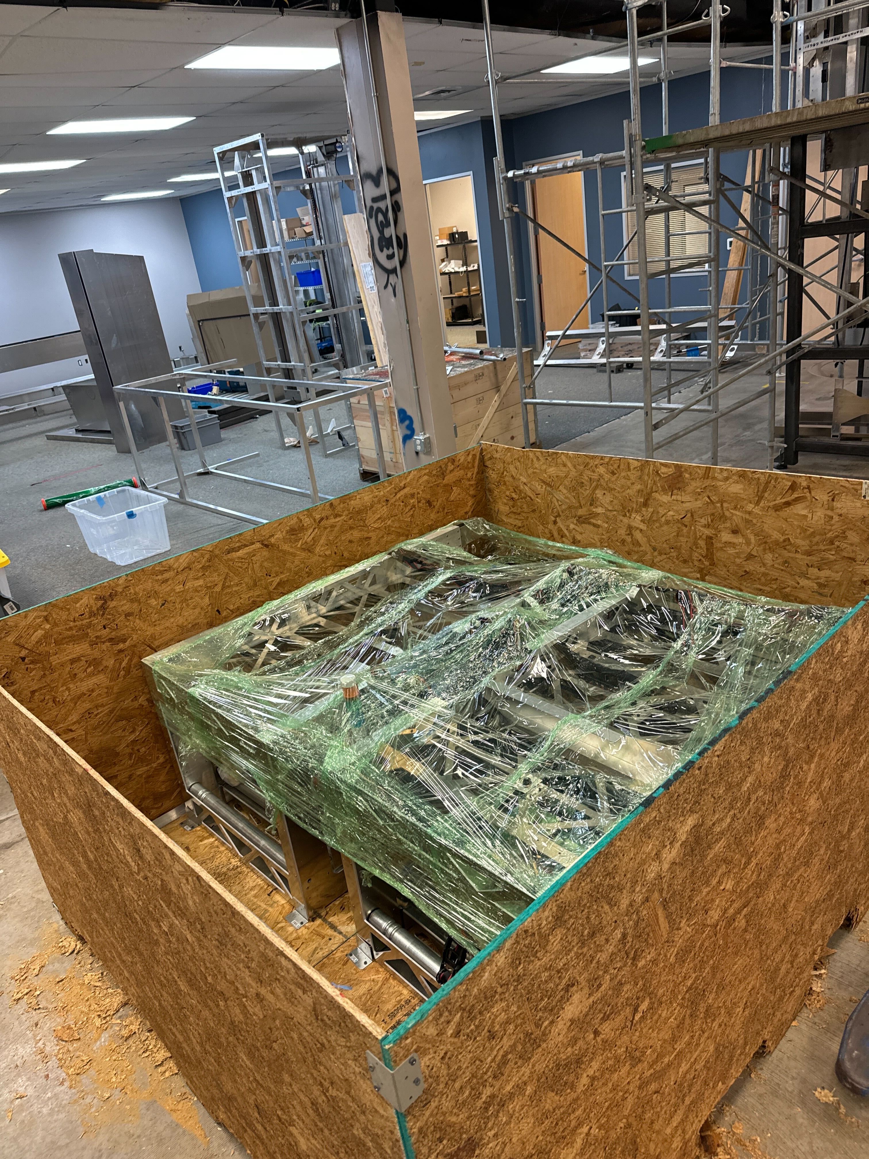 Crating tote loader.